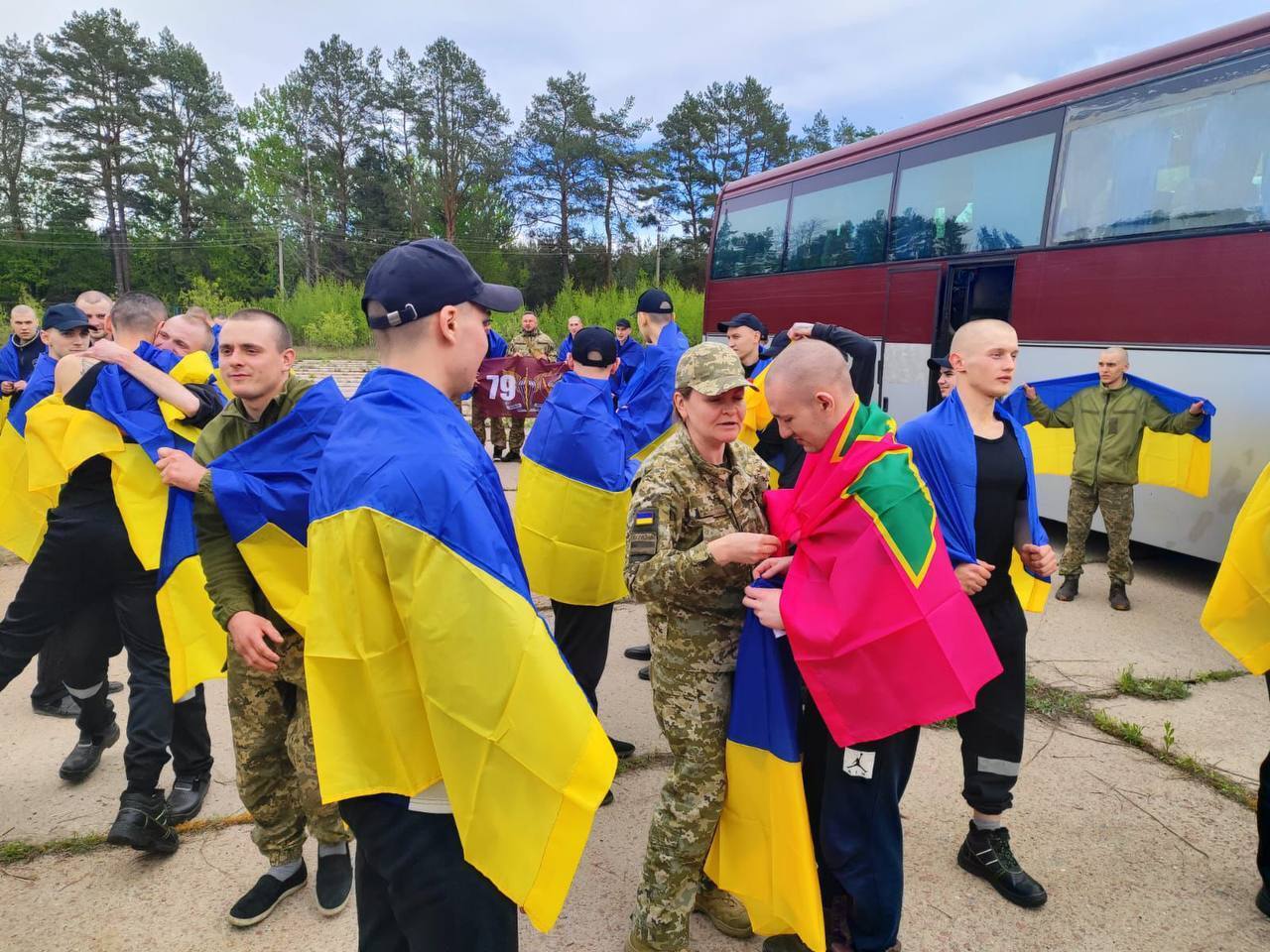Масштабний обмін: 205 українських захисників повернулися з російського полону