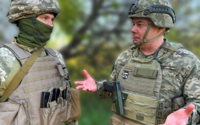 Наєв: ворог іде в наступ колонами, але ми тримаємось і завдаємо удару у відповідь
