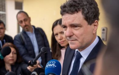 Емоційне голосування у рідному місті: Дан проголосував у школі свого дитинства