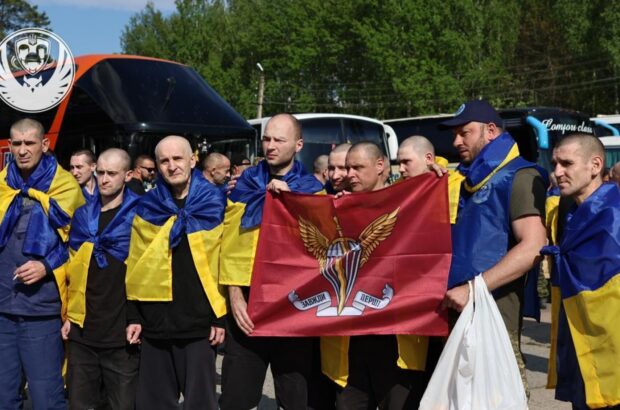 Большой обмен »1000 на 1000» стартовал: первая группа освобожденных украинцев вернулась из плена