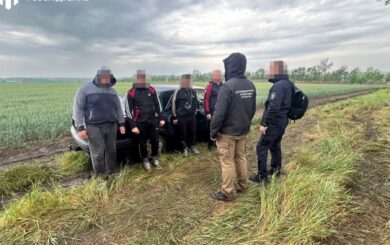 В Одесской области ГБР задержало правоохранителя, который зарабатывал $80 000 на переправке мужчин