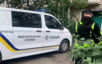 В Киеве на Оболони неизвестный бросил гранату из окна — полиция устанавливает обстоятельства