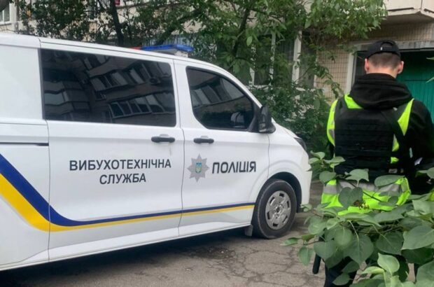 У Києві на Оболоні невідомий кинув гранату з вікна — поліція встановлює обставини