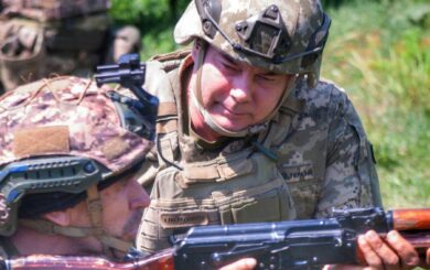 Генерал Наєв: У наших штурмах беруть участь лише підготовлені бійці