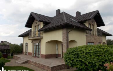 Колишній очільник податкової Тернопільщини приховав у деклараціях розкішні маєтки та землю на понад 23 млн грн