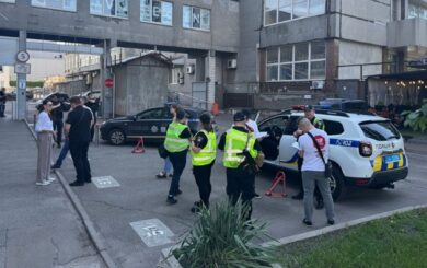 Журналісти і поліція застали шахраїв просто на робочому місці у києвському офісі
