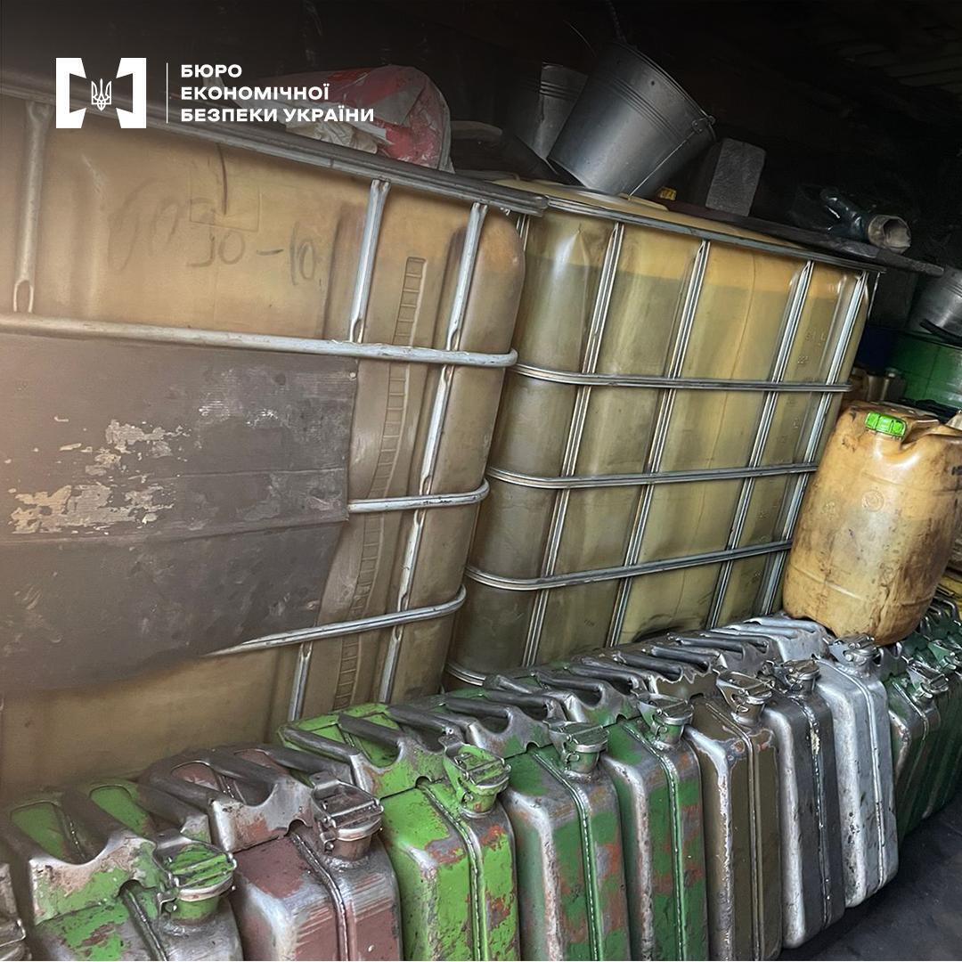 На Полтавщині викрили нелегальну торгівлю пальним біля міжнародної траси