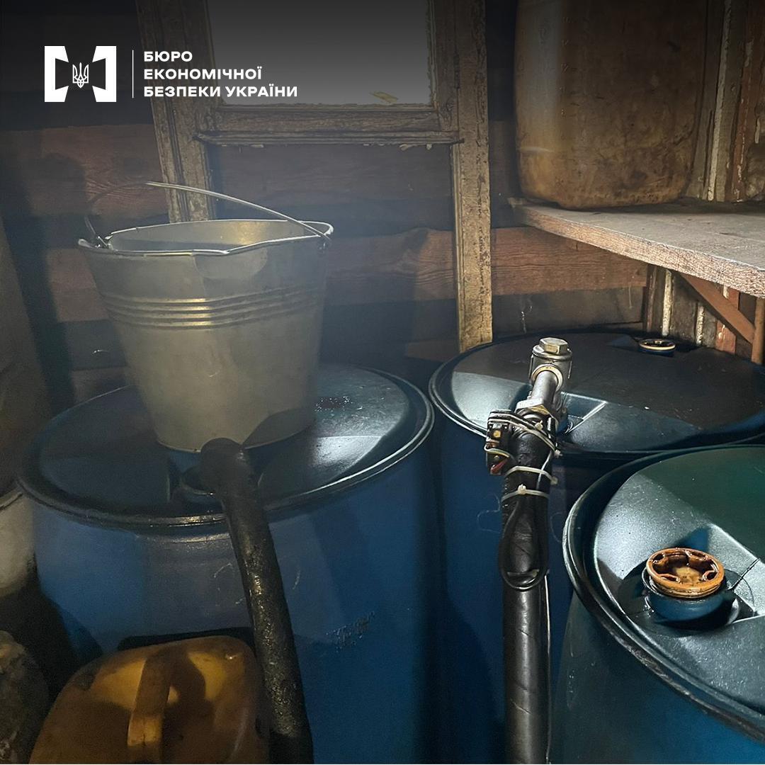 На Полтавщині викрили нелегальну торгівлю пальним біля міжнародної траси