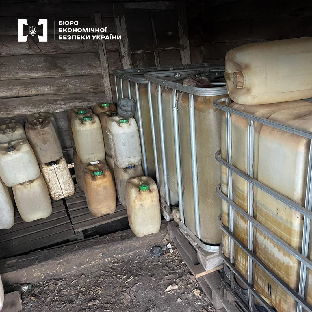 На Полтавщині викрили нелегальну торгівлю пальним біля міжнародної траси