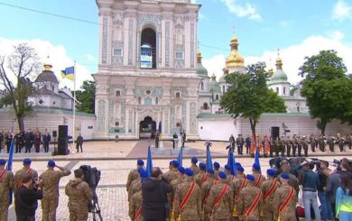 До Дня Конституції – відзнаки митцям, освітянам і захисникам: указ президента №424/2025