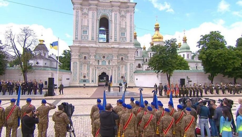 До Дня Конституції – відзнаки митцям, освітянам і захисникам: указ президента №424/2025