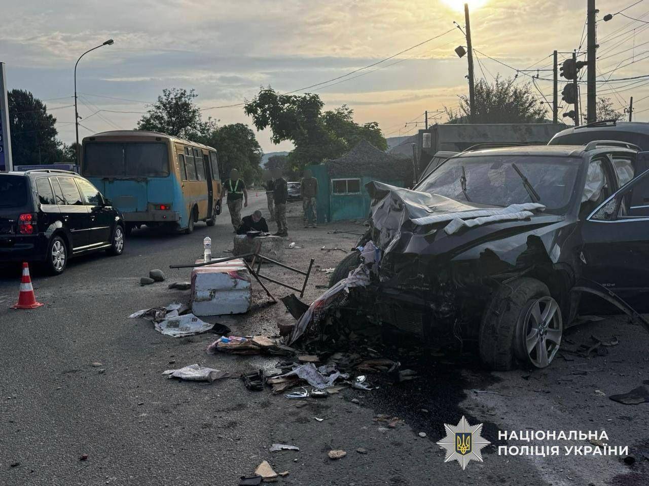 На Закарпатье BMW на скорости врезался в блокпост — погиб пограничник