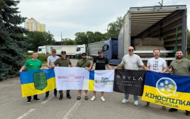 Волонтери привезли з Нідерландів антидронові сітки для фронту