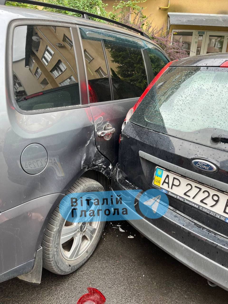 В Ужгороде пьяная водитель снесла шесть автомобилей возле супермаркета