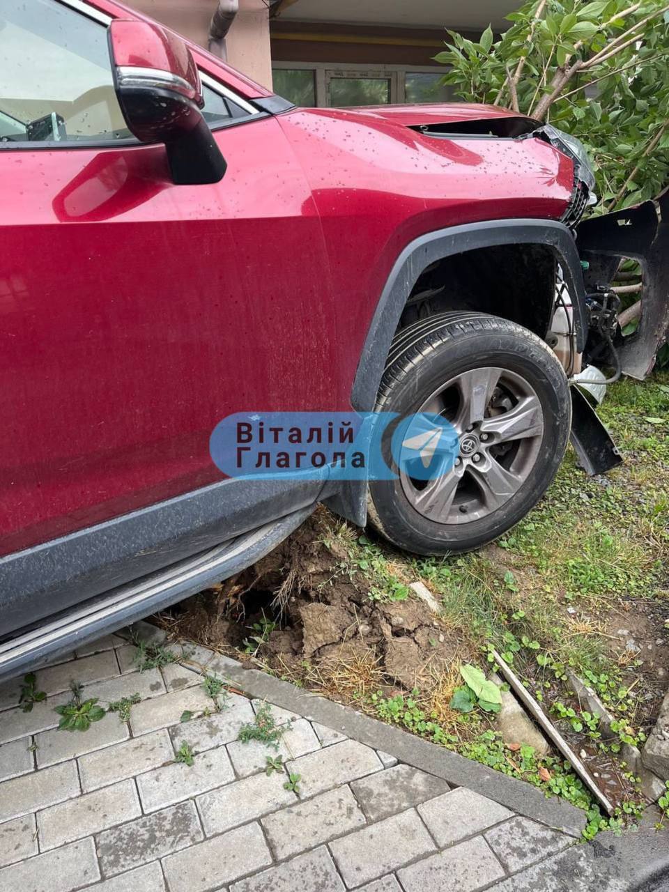 В Ужгороде пьяная водитель снесла шесть автомобилей возле супермаркета