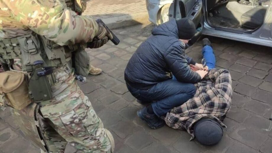 2000 долларов за жизнь: мужчина и сообщник планировали убийство женщины взрывчаткой