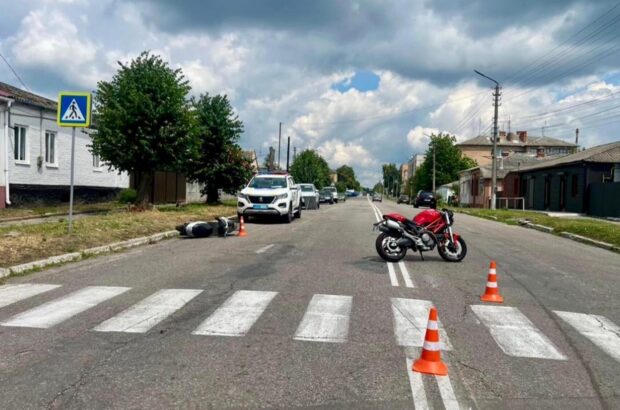 74-річна байкерка не поділила перехрестя з молодим мотоциклістом