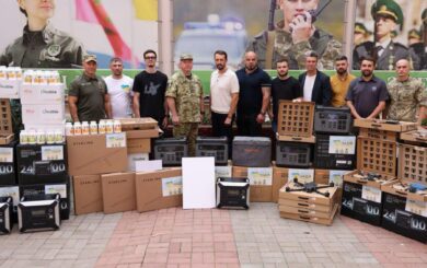 Валерий Дубиль, Вита Присяжнюк и БФ молодежной инициативы »Надежда» передали помощь Государственной пограничной службе