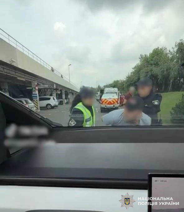 Блогерів у Києві оштрафували за відео у формі поліцейських