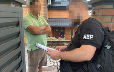 ДБР викрило масштабну схему розкрадання деревини — 12 посадовцям повідомлено про підозру