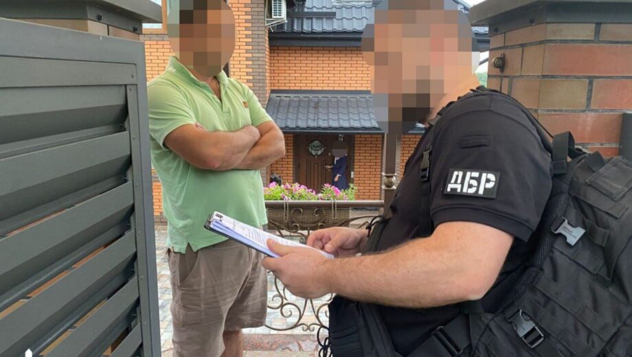ДБР викрило масштабну схему розкрадання деревини — 12 посадовцям повідомлено про підозру