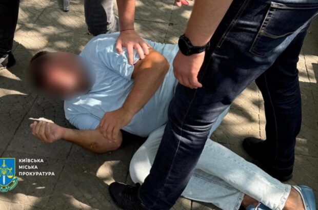 За 25 тисяч євро обіцяв посаду в Офісі генпрокурора: затримано шахрая