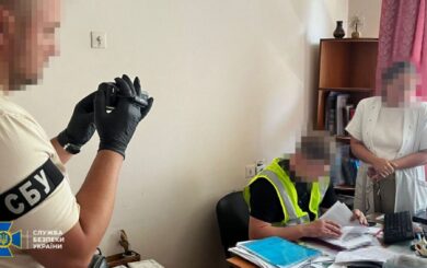 СБУ и Нацполиция задержали адвоката и врачей, продававших фиктивные справки для ухилянцев