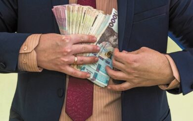 Кабмін встановив річний ліміт премій держслужбовців – не більше 30% зарплати