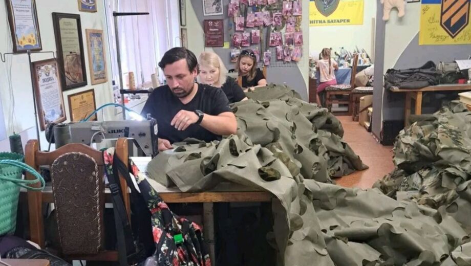 Руководство Львовского колледжа выгоняет из общежития волонтеров, которые производили маскировочные сетки для ВСУ