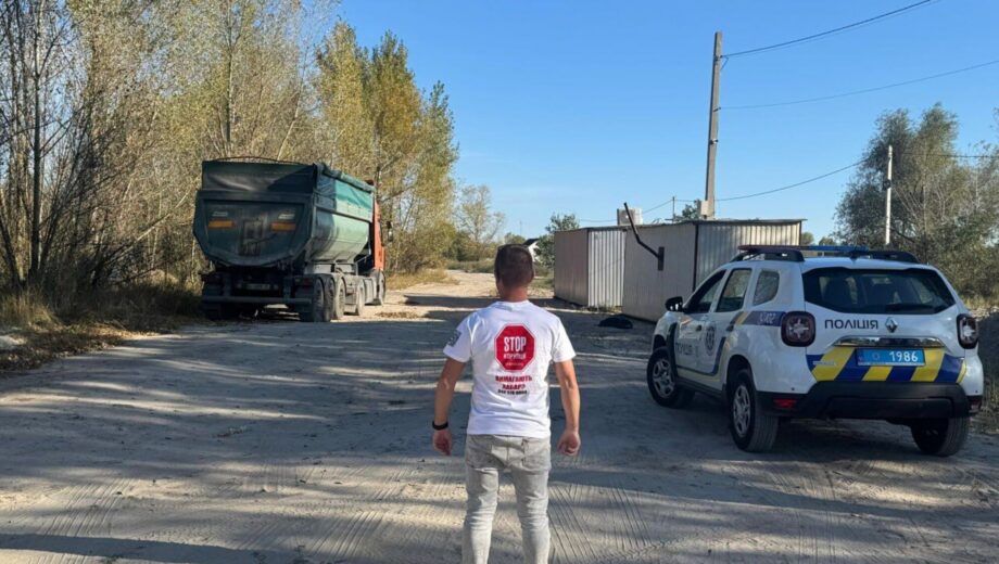 В Пуховке остановили незаконную добычу песка: технику компании Шапрана изъяли