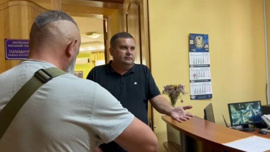 Благотворительность – под замком: мэр Змиева на Харьковщине выгоняет волонтеров из помещения