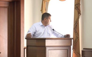 Волонтеры »под замком»: как мэр Змиева Голодников и его команда блокируют работу ОО »МЫ: КРУГ»