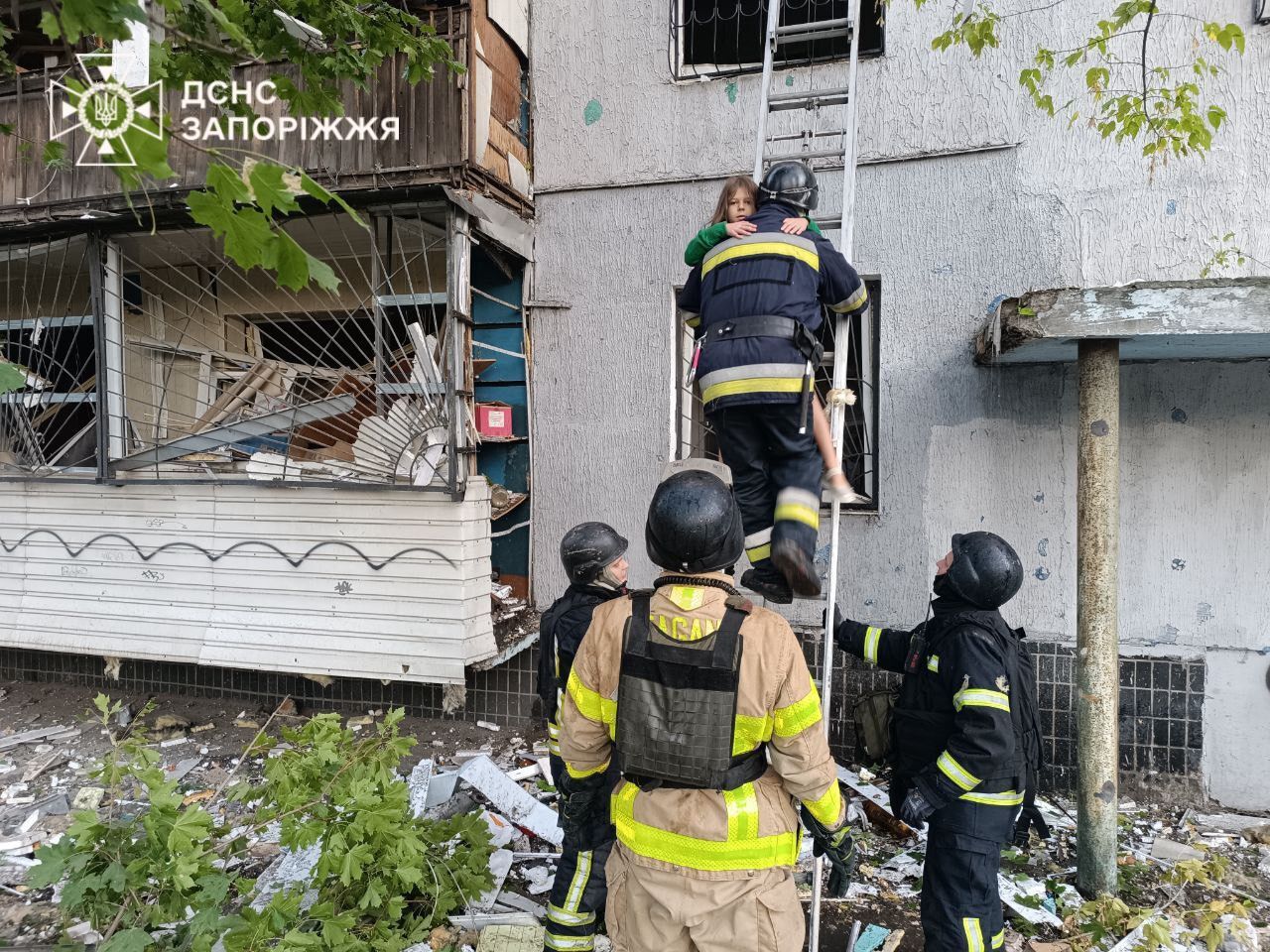  Ворожі обстріли в Запоріжжі: пошкоджено понад 60 будівель, 34 постраждалих