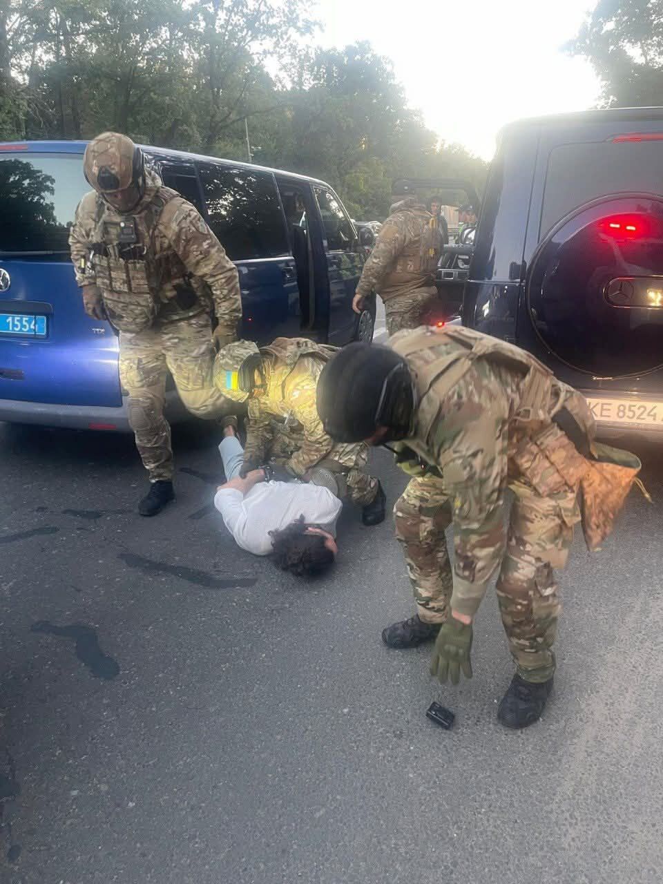 В Киеве водитель ''кубика'' избил велосипедиста до потери сознания, виновник задержан: кто он?