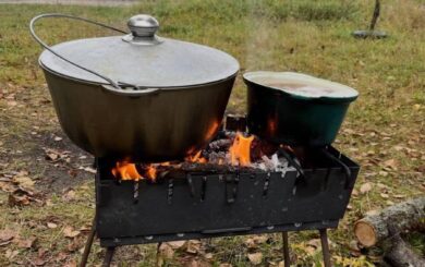 На свічках і дровах: як мешканці Шостки живуть без світла після обстрілів (фото)