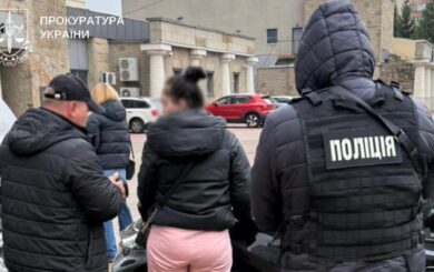 Киевлянку разоблачили на взятке $18 тыс. за »освобождение» из войска