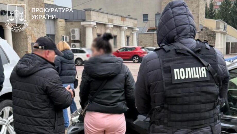 Киевлянку разоблачили на взятке $18 тыс. за »освобождение» из войска