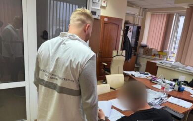 Чиновника Голосеевской РГА подозревают в хищении 1 млн грн