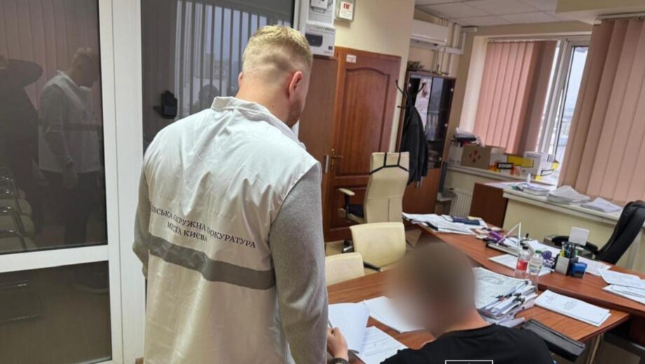 Чиновника Голосеевской РГА подозревают в хищении 1 млн грн
