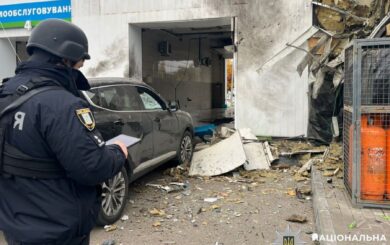 FPV-дрон влучив у АЗС у Сумах: двоє жінок дістали поранення