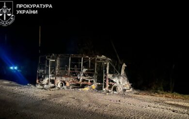 Россияне атаковали микроавтобус с людьми на трассе под Сумами