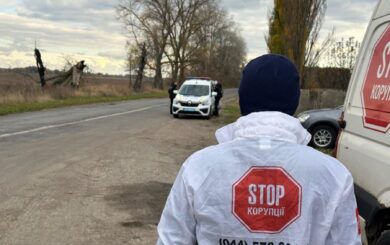 ”Агрокомбінат Калита” знову в центрі скандалу: мешканці скаржаться на сморід, а керівник роз’їжджає на нових авто