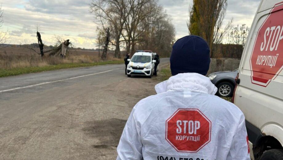»Агрокомбинат Калита» снова в центре скандала: жители жалуются на вонь, а руководитель разъезжает на новых авто