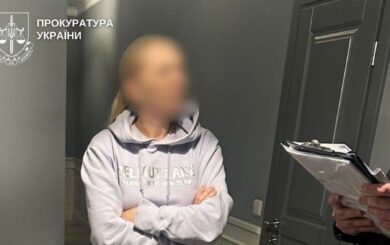 Схема на таможне: должностное лицо Гостаможслужбы получила 2800 долларов за »помощь» с оформлением авто