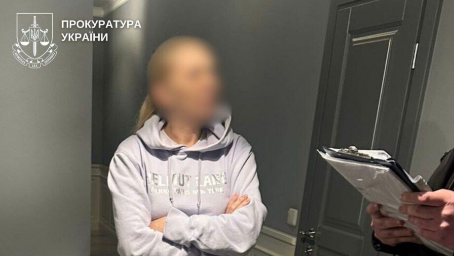 Схема на митниці: посадовиця Держмитслужби отримала 2800 доларів за ”допомогу” з оформленням авто