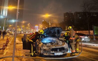 Пожар в центре Киева: на Печерске сгорел автомобиль Maserati
