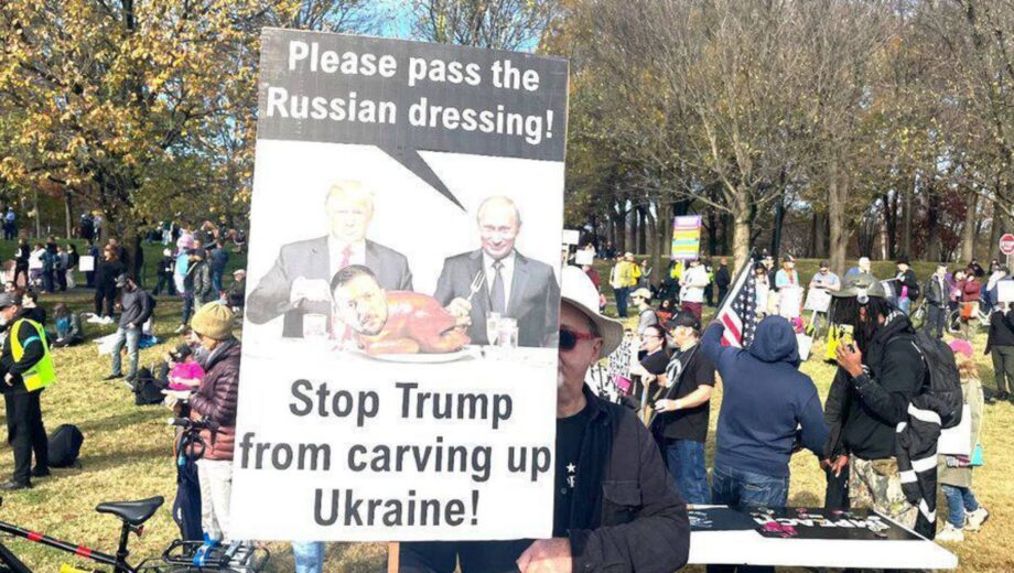 Акция в столице США: митинг против 28-пунктного мирного плана Трампа
