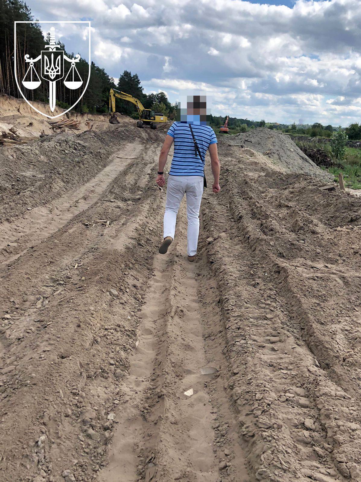 Организованная группа незаконно добыла 14 тыс. м³ песка в Киевской области — убытки почти 16 млн грн