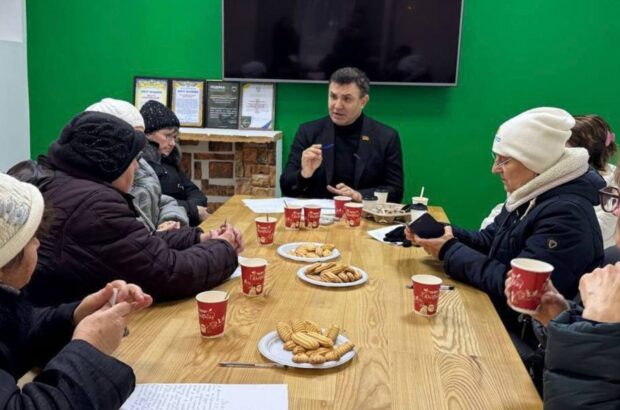Подарунки по-новому: нардеп Тищенко турбується про бабусь