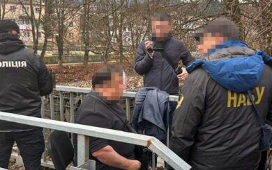 В Закарпатье разоблачили судью, который якобы просил взятку за отмену ареста древесины